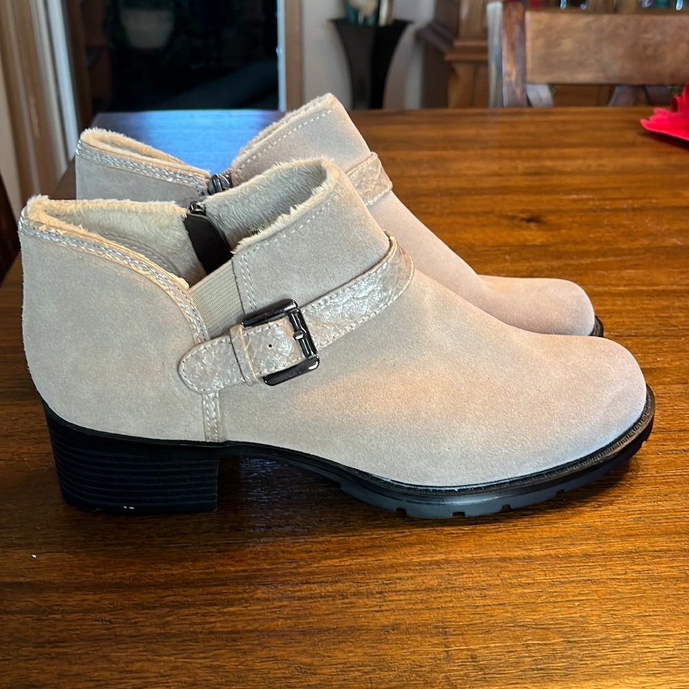 Women’s Sporto suede booties size 10M